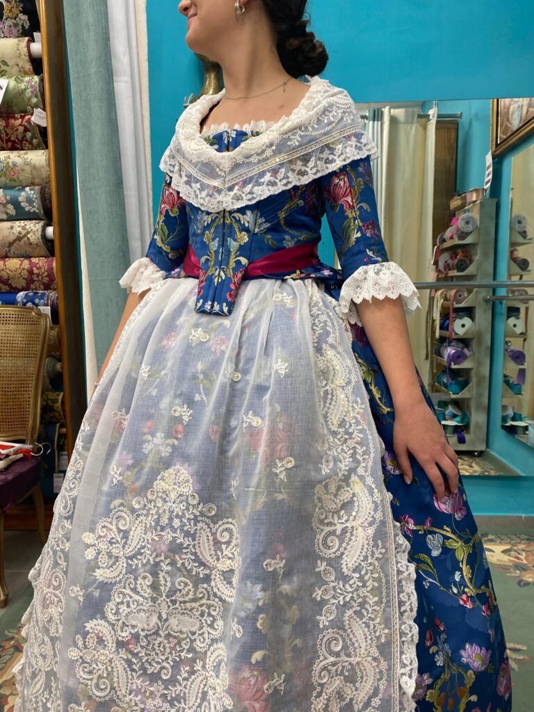 Vestido con encajes