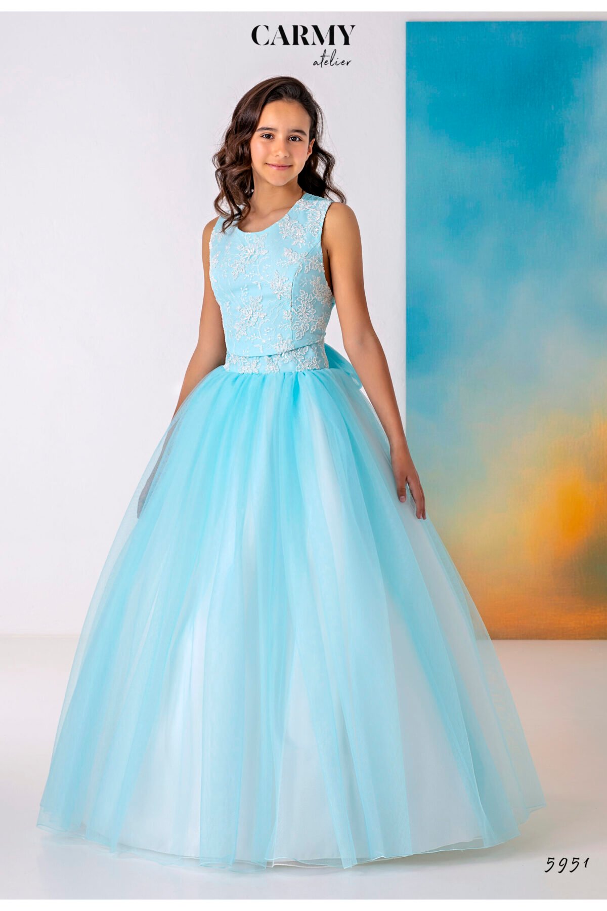 Vestido infantil azul turquesa con falda de tul