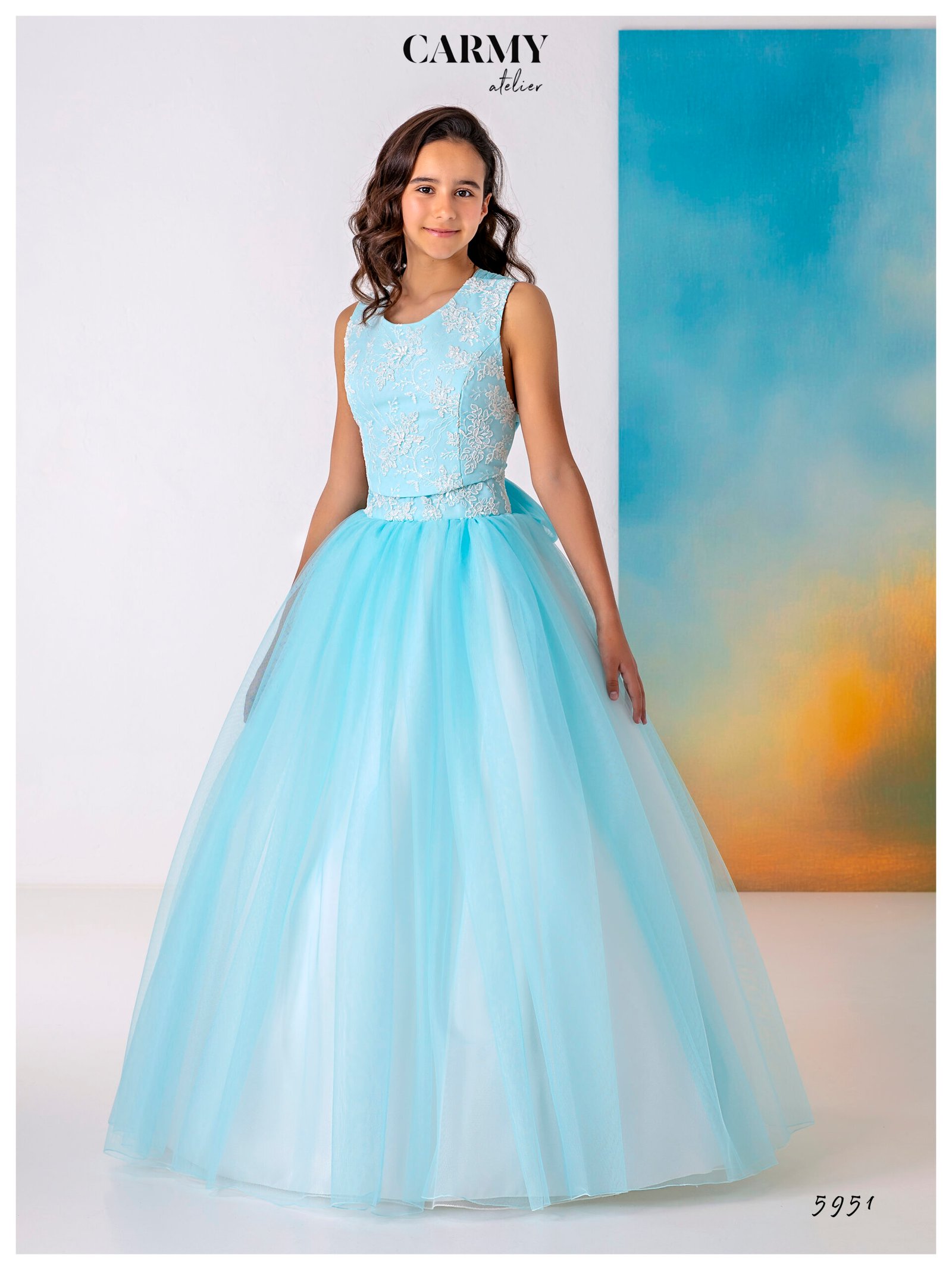 Vestido infantil azul turquesa con falda de tul