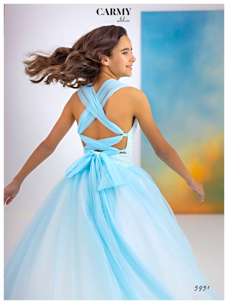 Vestido infantil azul cielo con espalda cruzada