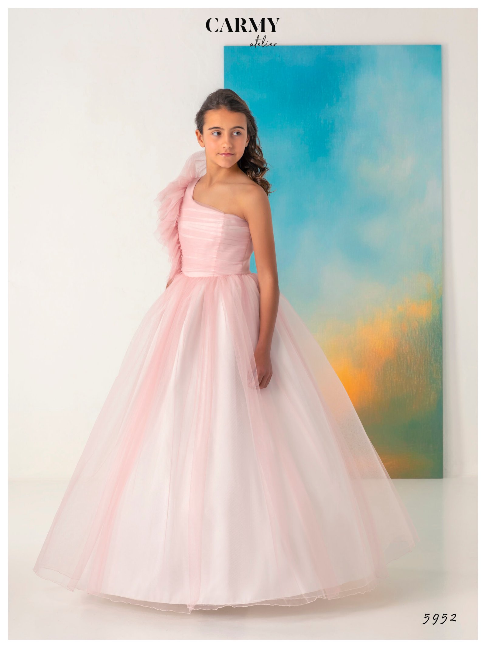 Vestido infantil largo rosa claro con falda de tul